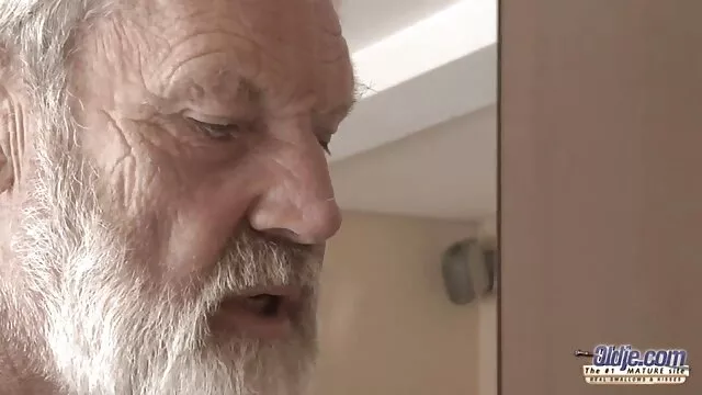 Ich ficke meine heiße Freundin alte reife frauen nackt im Wald