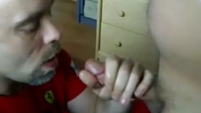 Brutal nimmt alte reife geile frauen Schwanz in Ihre Kehle
