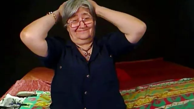 Liebt es, ihren Ehemann zu sexy nackte reife frauen einem Hahnrei zu machen, während sie fickt