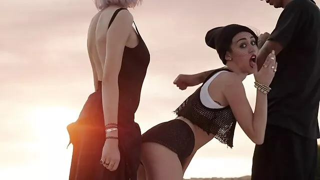 Sexy notgeile alte weiber blonde Küken LilyWOW in dünnsten vintage