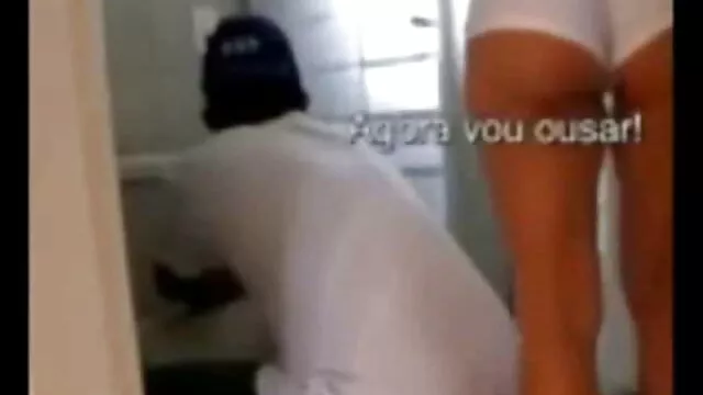 fickt reife ältere frauen nackt sich albern auf der couch