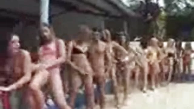 Cumdump bittet, geiler sex mit älteren frauen Gefickt zu werden
