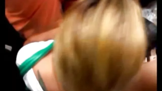 Heißer Dreier mit einer mageren alte weiber muschis Brünette und heißen blonden Shemale