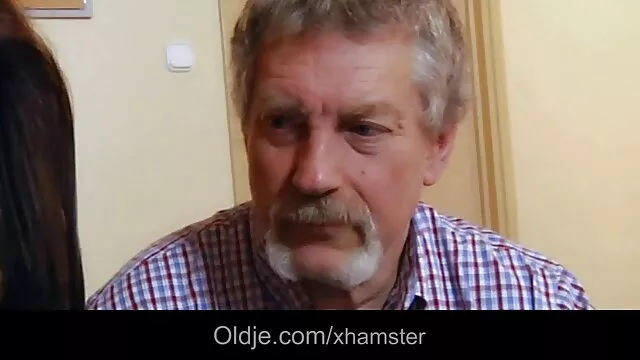 Massageräume - Zierliche Brünette enge Muschi alte nackte weiber