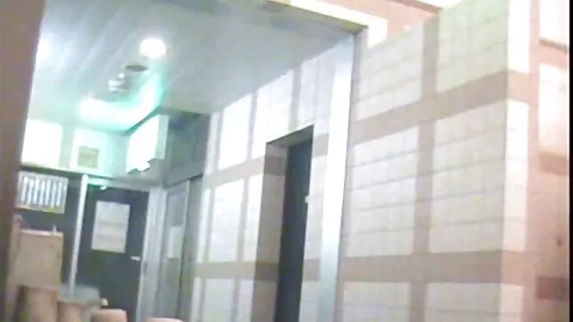 Femdom babes ältere weiber werfen ihn bis er cums
