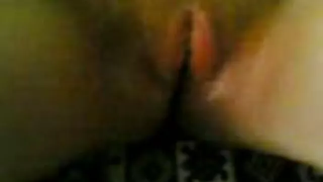 Cute redhead twink spanks seinen alte fotzen sex großen pecker allein auf dem Boden